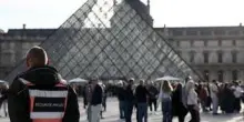 Furto al Louvre, procura Parigi annuncia 5 nuovi arresti
