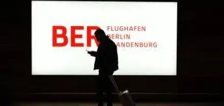 Germania, allerta droni all'aeroporto di Berlino: voli sospesi e dirottati per circa 2 ore