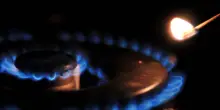++ Arera, ad aprile la bolletta del gas scende dell'8,1% ++
