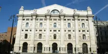 Borsa: Milano in calo dello 0,4% con Mps, Tim, Leonardo