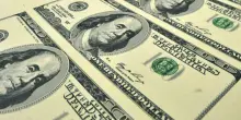 Trovano borsa con 7.000 dollari e la portano in questura