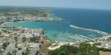 Centro storico di Otranto deturpato con vernice e catrame