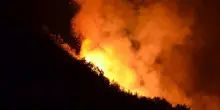 Notte di paura a Ischia per un incendio, evacuate alcune case