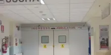 12enne cade in lago Molveno durante gita in barca,gravissimo