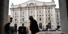 Borsa: Milano apre in calo sotto i 40 mila punti (-0,69%)