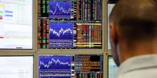 Borsa: Milano piatta a +0,04% con Stellantis e l'energia