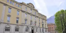 Bimbo muore travolto da trattore, procura apre indagine