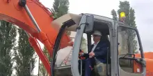 Sgombrò campo nomadi su ruspa, condannato ex vicesindaco Ferrara