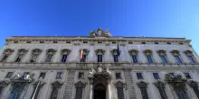 Fine vita: 'Inammissibile il quesito sull'eutanasia, va cercato il macchinario'