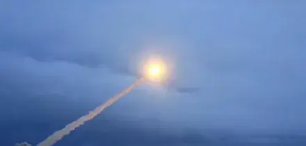 Mosca testa missile nucleare 'invincibile'. Attacchi a Kiev, tre morti. 'Kupyansk circondata'