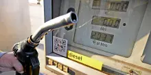 Benzina, lieve assestamento al rialzo, verde self a 1,756 euro