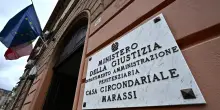 Agenti feriti a colpi di lametta e pugni nel carcere di Marassi