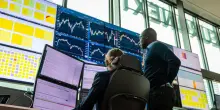 Borsa: Europa peggiora, Wall Street contrastata, Milano -0,4%
