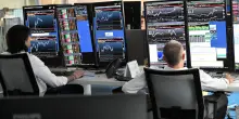 Borsa: Milano in calo con le banche, scivola Stellantis