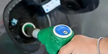 Staffetta, cala la benzina, diesel self ai minimi dal 2022