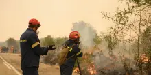 Emergenza incendi in Albania, nel sud evacuati anche turisti