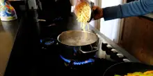 Cucina e Intelligenza artificiale, 6 italiani su 10 la usano ai fornelli