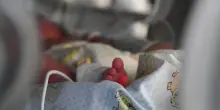 Crisi respiratoria dopo il parto in casa, muore una neonata