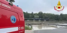 Sette ragazzi sorpresi su un isolotto sul Piave, sono in corso le operazione per recuperarli