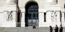 Borsa: Milano incerta (-0,3%) con l'Europa, risale il petrolio