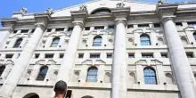 Borsa: Milano apre in calo, -0,21%