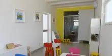 Offese, minacce e botte ai bimbi, maestra sospesa