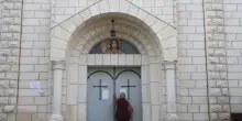 Raid sulla chiesa cattolica di Gaza, due morti