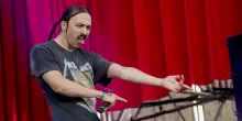 Tommy Cash a Ostuni incontra le 'nonnine' di Espresso Macchiato