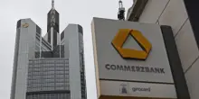 L'utile di Commerzbank nel semestre a 1,3 miliardi, alza stime