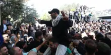 Media, bus con prigionieri palestinesi arrivati a Ramallah