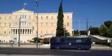 Il Parlamento greco approva la legge sulla giornata di 13 ore