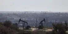 Prezzo del petrolio in rialzo, Wti a 58,79 dollari al barile