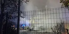 A fuoco azienda nell'Aretino, fiamme visibili da chilometri