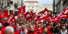Cgil: 'In piazza a Roma siamo oltre 200mila'. Landini, 'chi demonizza le piazze ha paura della democrazia'