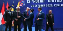 Usa-Cina, Bessent: 'Accordo su terre rare e soia'. Esclusi i dazi al 100% per Pechino