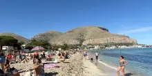 Termometro sfiora 30 gradi, spiagge affollate in Sicilia