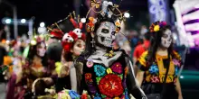 La sfilata di Catrina illumina Citta' del Messico prima del Dia de los Muertos