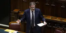 Meloni: "5 miliardi su 44 di profitti, le banche siano soddisfatte". Giorgetti: "Sugli affitti brevi non è questione di vita o di morte"