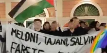 Cartello contro governo 'farete fine di Mussolini', polemiche