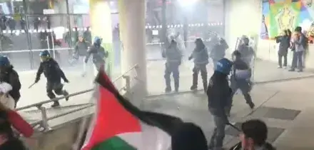 ProPal tentano di entrare a Porta Susa, respinti da forze ordine