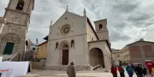 La Basilica di Norcia torna a vivere, il vescovo: "Benedetto continua a parlare al mondo"