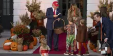 Dolcetto o scherzetto? Trump e Melania celebrano Halloween