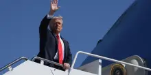 Trump segue il rilascio in streaming dall'Air Force One