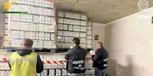 Sequestro 900mila confezioni shampoo e profumatori contraffatti