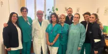 Aveva un tappo di bottiglia bloccato nell'esofago