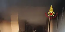 Incendio palazzina nel Veneziano, morta una donna