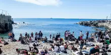 Stuprata in una tenda sulla spiaggia di Genova