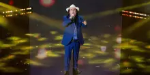 Al Bano a una fan svenuta, 'una dieta ci starebbe bene'