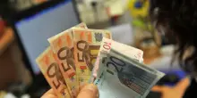 Spunta la tassa sui buyback. FI dice no e rilancia sui salari