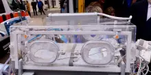 Crisi respiratoria dopo un parto in casa, morta una neonata